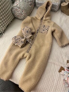 Garbo and Friends Sherpa winter jumper with matching mittens